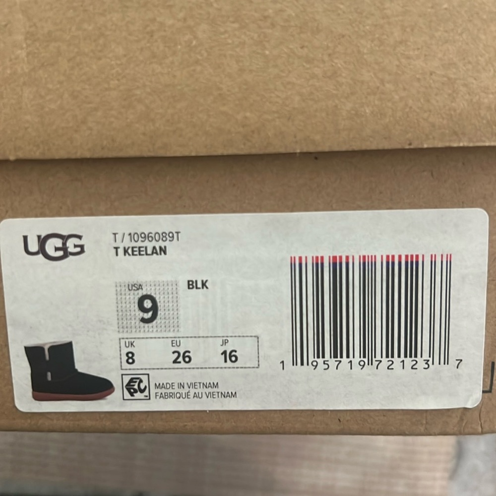 T Keelan Toddler size 9 Ugg boots